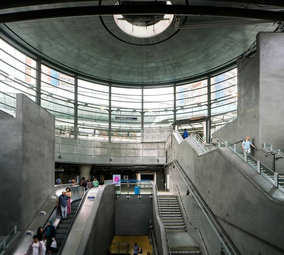 mixdevil66's tweet photo. #WillScott's #Architecture of the #Underground #photography series showcases the designs of #London's #Tube stations https://t.co/Wjvo7R8yiE https://t.co/Hr7R3jvOBN
