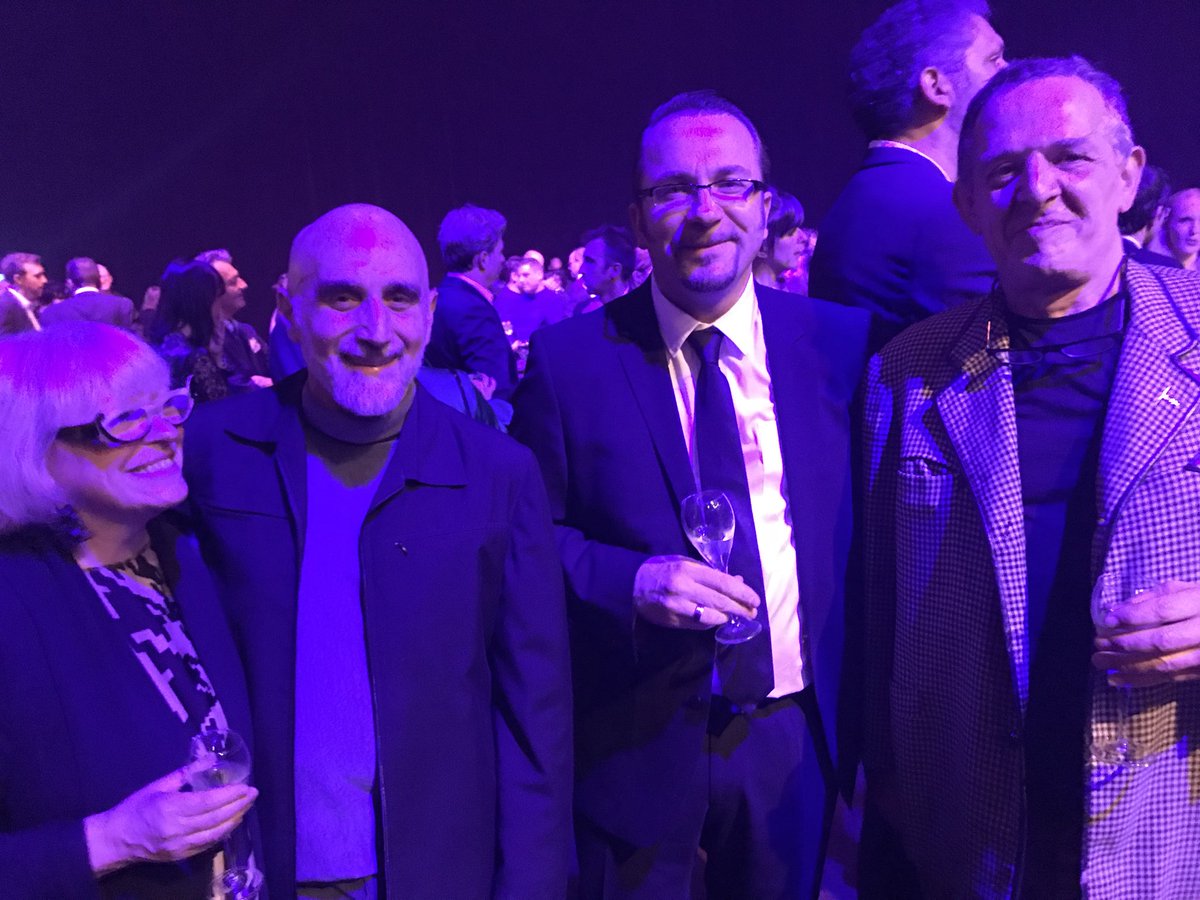 ActeLum's tweet photo. MY #PLDC2017 #SoMany friends and connaissances (lighting designers &amp; manufacturer) from around the 🌍🌎🌍 https://t.co/AmzEoBOCwC