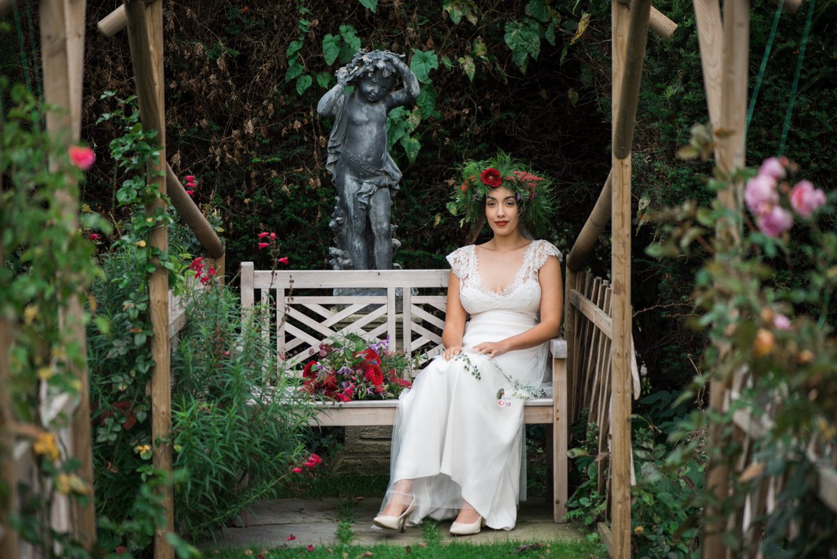 NursteadCourt1's tweet photo. Love this beautiful boho look in our Rose Garden with flowers by @SomeEnchantedFD and hair and makeup by Toto Caelo! @infoKnd #bohobride https://t.co/3Yypc4Upa5