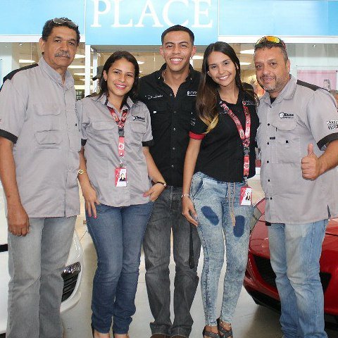 EuroFactory_'s tweet photo. Un equipo que le espera para ofrecer lo mejor de ellos siempre. El #TeamDaDesign #FelizLunes https://t.co/2hCO63VsfT