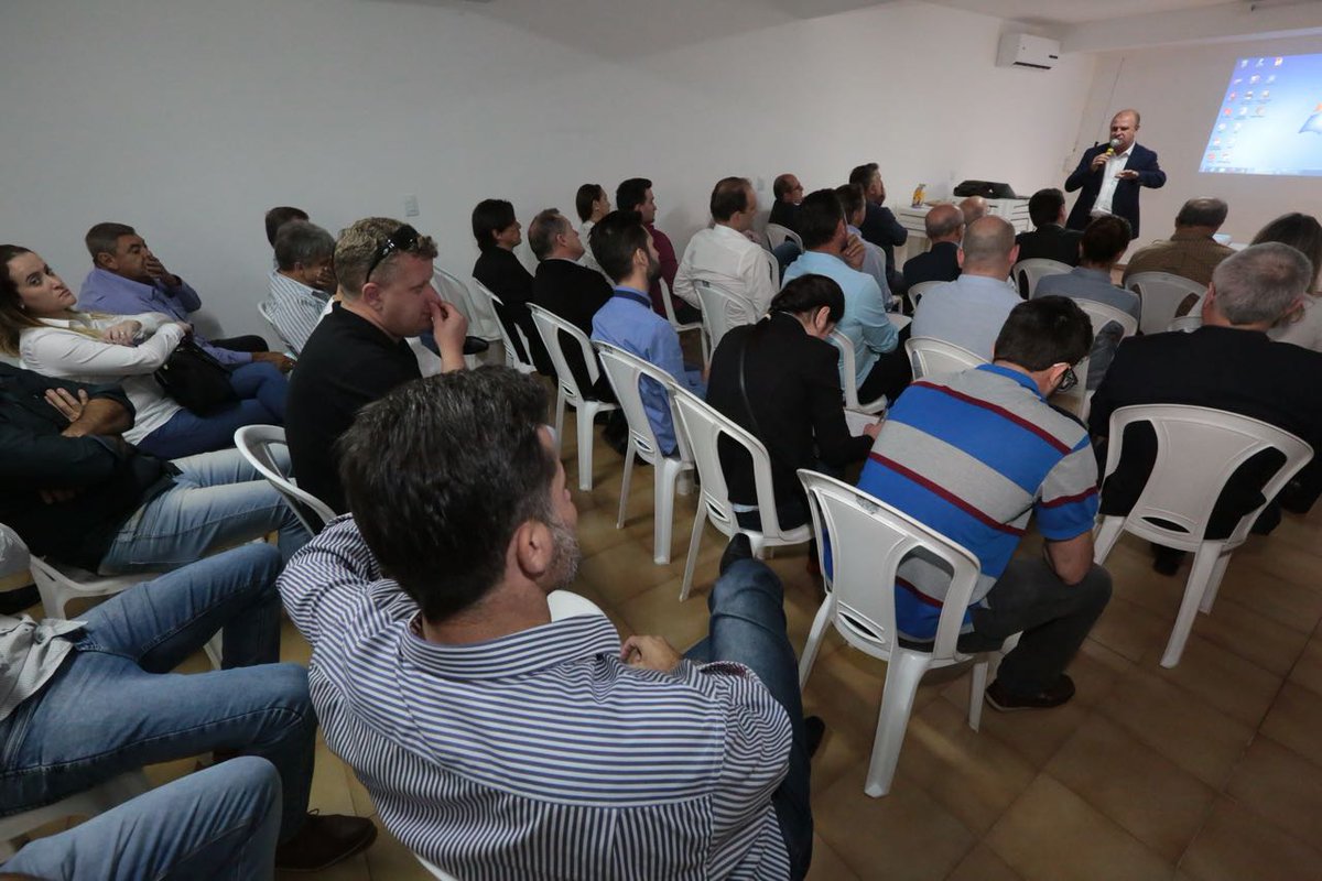 merisio's tweet photo. A semana começou com muito planejamento! Reunião de trabalho dos coordenadores do @PSDSC. #MerisioPeloEstado #PSD https://t.co/5EBbOOcda7