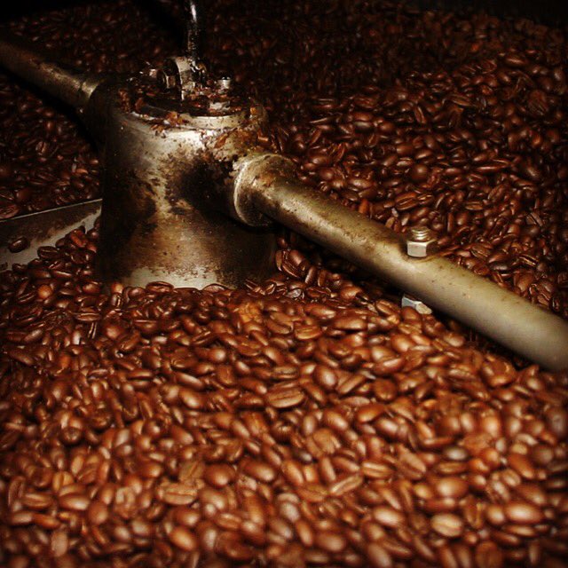 PuebloCoffee's tweet photo. Did you know that during roasting the characteristic #coffee taste and aroma are formed. Also the brown colour of beans #pueblocoffee https://t.co/uhyK3kqfN8