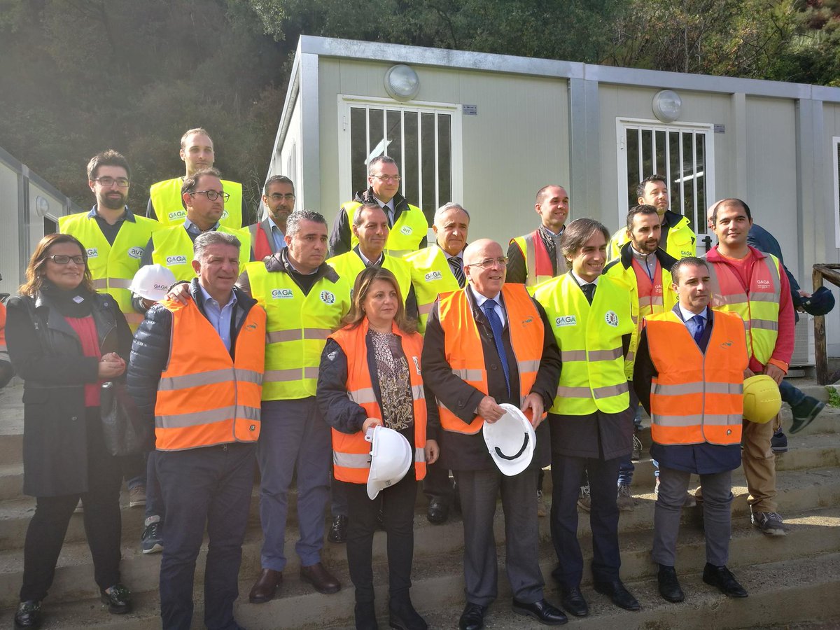 GallicoGambarie's tweet photo. Verifica cronoprogramma e confronto con tecnici insieme al presidente @Oliverio_MarioG e sindaco @g_falcomata
#GAGA 🏗️
#LaStradaCheUnisce 🛣️ https://t.co/w6FRnvCYxM