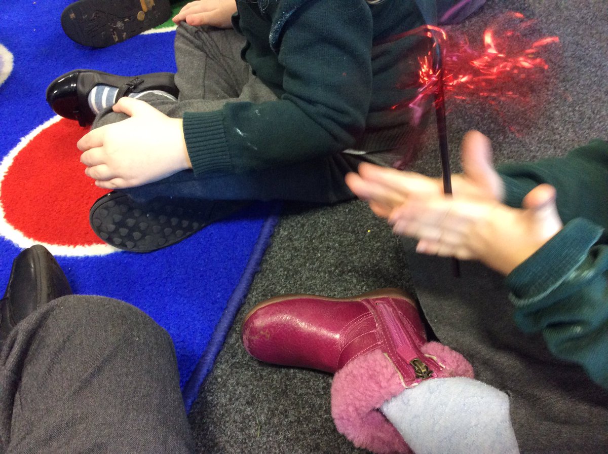 TGPS_NorthLincs's tweet photo. Lots of sparkler fun in F1 today! #TGPSeyfs #TGPSExpressiveartsanddesign #TGPSPhysicaldevelopment https://t.co/VoG1Ke2xb5