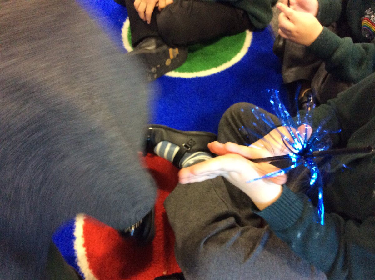 TGPS_NorthLincs's tweet photo. Lots of sparkler fun in F1 today! #TGPSeyfs #TGPSExpressiveartsanddesign #TGPSPhysicaldevelopment https://t.co/VoG1Ke2xb5