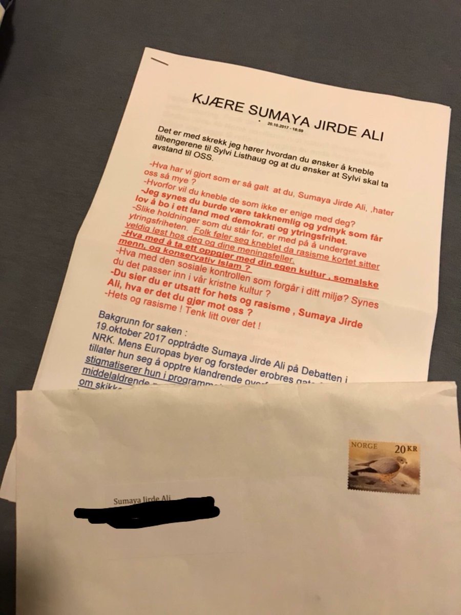sumaya_jirde's tweet photo. Jeg synes det er ekkelt og grøssende intimt at folk sender meg slike brev. Jeg gråter nå men skal aldri gi meg. De skal ikke få kneble meg https://t.co/SPxMAdYDOT