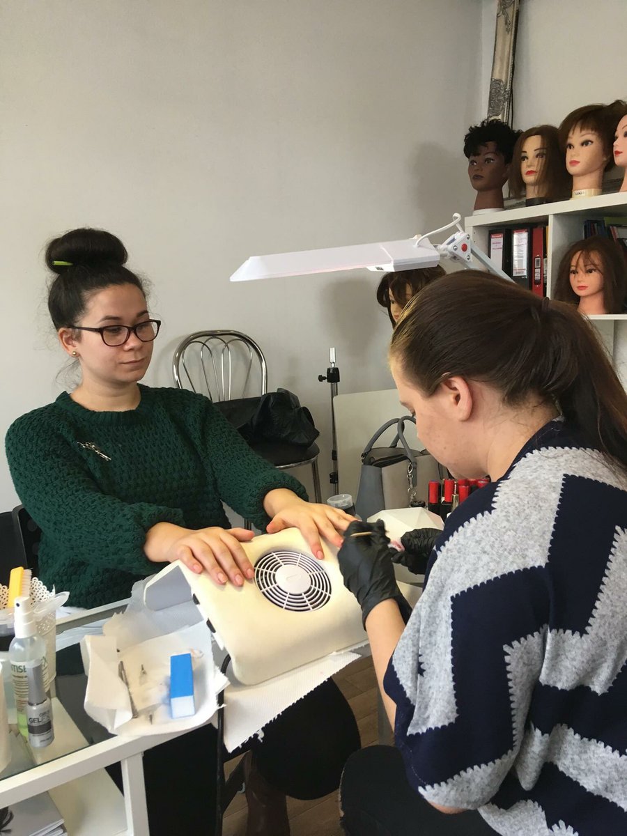 PenelopeSchool's tweet photo. Nail Courses;
Shellac 💅🏻
Acrylic extensions 💅🏽
Gel extensions 💅🏿 
Theory &amp; practical experience 
#PenelopeAcademy #Nails #Gloucester https://t.co/7qh6Pwv0f1