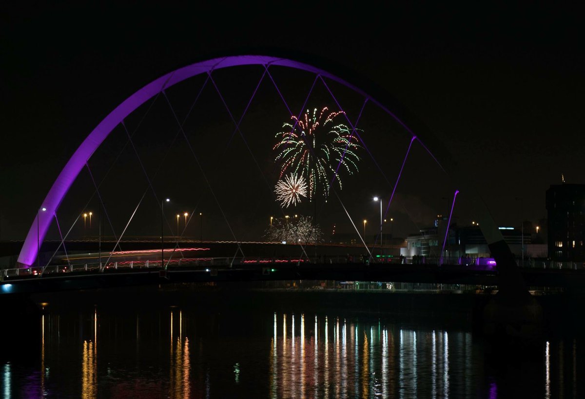 KellyHoyPhoto's tweet photo. A shot of the fireworks #glasgowfireworks last night https://t.co/bB4dDhliBt