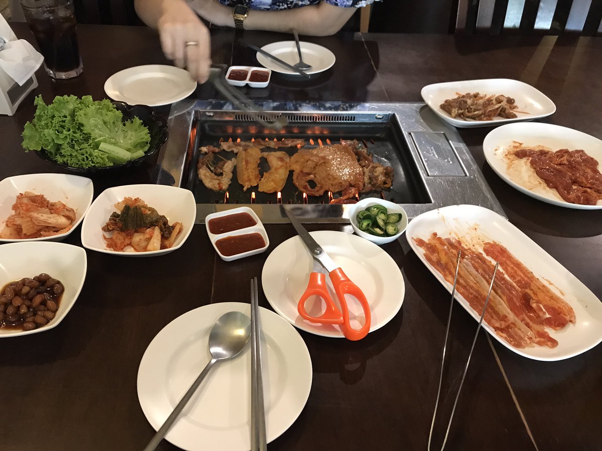 Nanniina13's tweet photo. (1)ร้านสุเพียร์ อนุฯ บุฟเฟ่เกาหลี อร่อยมาก ถูกด้วย คนละ299฿ กินตั้งแต่เรียนปี1 จนจบทำงานก็ยังกินอยู่ อร่อยเหมือนเดิม #อร่อยไปเเดก @aroii https://t.co/sZu6gbOkds