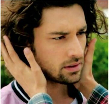 niilloyya's tweet photo. Evet yanabilirdi senin için yanabilirdi  da aşkından yandığı kadar yanmaz
dı bu çocuk #hazsin #fazilethanımvekızları #sinan #AlpNavruz https://t.co/SkHsZKiMVl