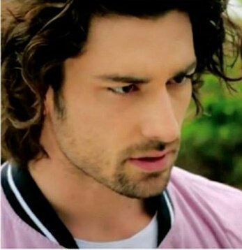 niilloyya's tweet photo. Evet yanabilirdi senin için yanabilirdi  da aşkından yandığı kadar yanmaz
dı bu çocuk #hazsin #fazilethanımvekızları #sinan #AlpNavruz https://t.co/SkHsZKiMVl