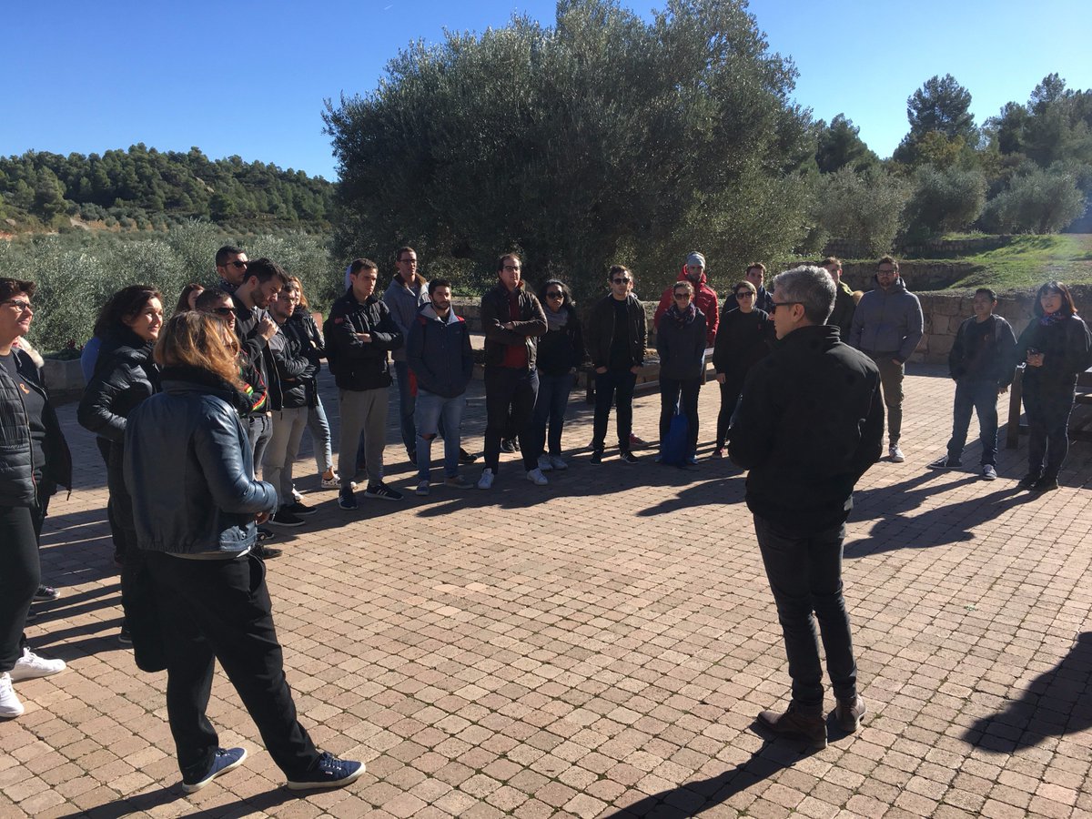 CellerClosPons's tweet photo. Avui hem rebut part de l'equip de @CanRocaCeller que han pogut conèixer la nostra essència i tastar els nostres millors productes. https://t.co/qVpkXyeTuc