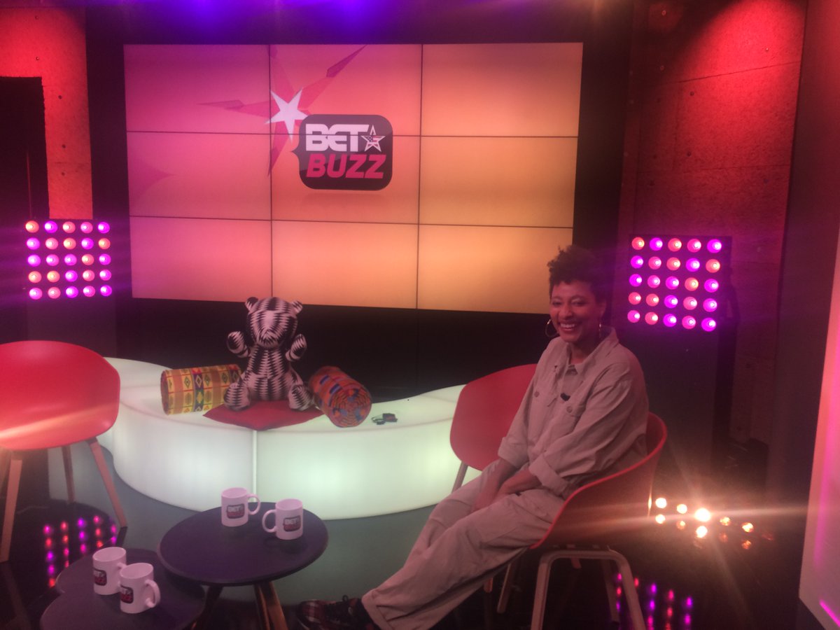 30NuancesNoires's tweet photo. L'itw de @RaphalYem et @Rokhayadiallo de la créatrice de #30nuances c'est ce vendredi @BET_FR sur #Betbuzz aux côtés de @blackbeautybag ! https://t.co/jYDBfkhk7D
