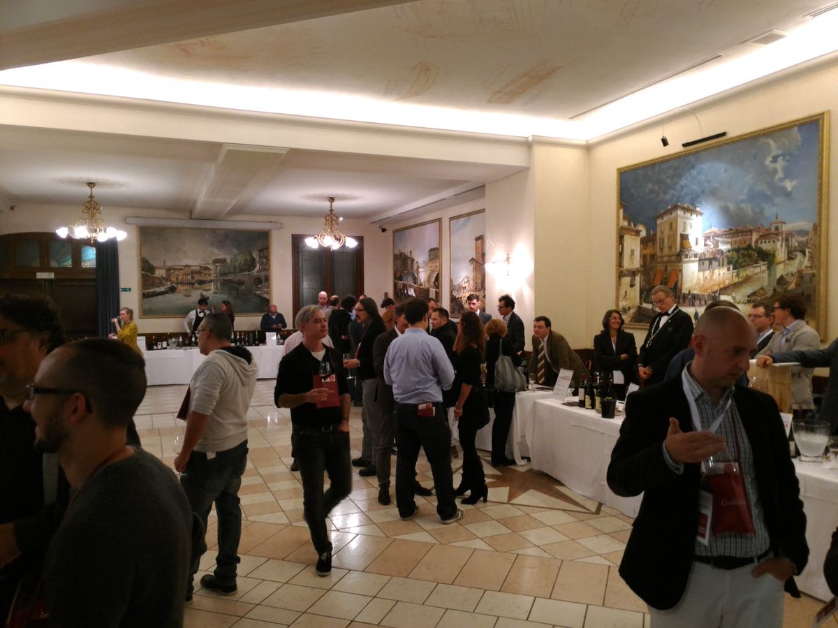 CantinaLaVis's tweet photo. #MilanoWineDays: qui si degusta ancora! #LaVis #Trentino #wine #museodeinavigli #Milano #winetasting https://t.co/m0sfHlhWhT