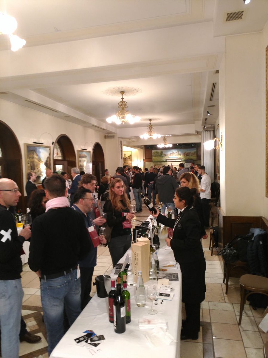 CantinaLaVis's tweet photo. #MilanoWineDays: qui si degusta ancora! #LaVis #Trentino #wine #museodeinavigli #Milano #winetasting https://t.co/m0sfHlhWhT