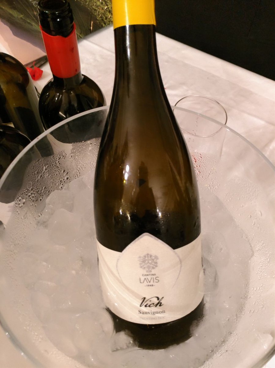 CantinaLaVis's tweet photo. #MilanoWineDays: qui si degusta ancora! #LaVis #Trentino #wine #museodeinavigli #Milano #winetasting https://t.co/m0sfHlhWhT