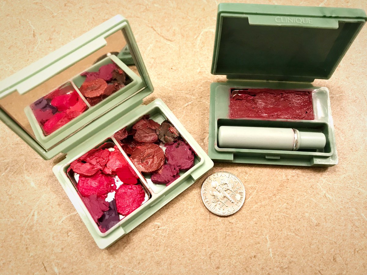 etsangsings's tweet photo. Fourteen colors, a lip brush, and a mirror in two tiny compacts. I’m now officially packed and ready to go! https://t.co/iAs1OQFmWd