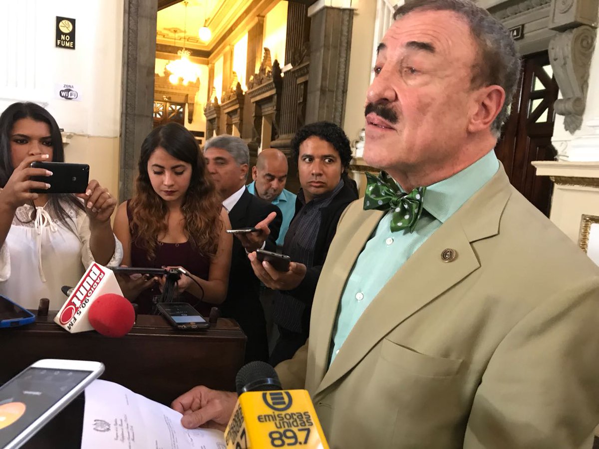 Diputado Fernando Linares Beltranena propone que los militares y guerrilleros no sean juzgados por actos del conflicto armado interno.