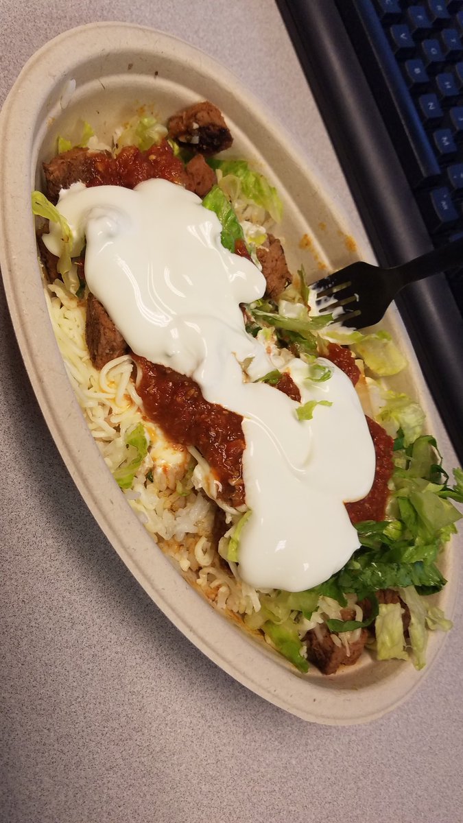 queen_bubbie's tweet photo. @ChipotleTweets how is this extra rice? I can see the bottom of the bowl?!?!?! https://t.co/ZUHPSmwcJM
