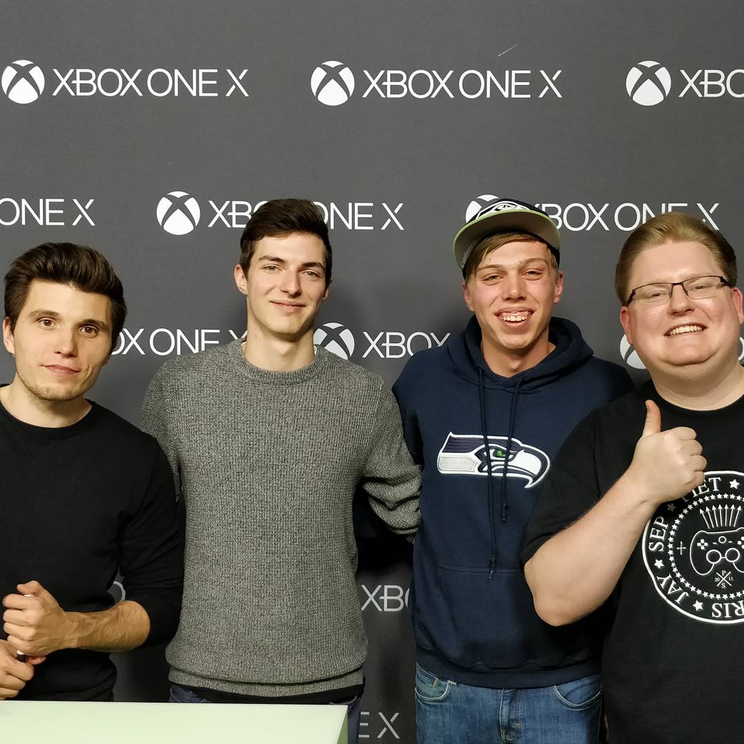 highlight210's tweet photo. Da hat der @PietSmiet  mich einfach nach über zwei Jahren noch wiedererkannt 😍
#jaderpeddahatsgemacht 
#XboxOneX #X1XBerlin #pietsmiet https://t.co/SxUPFQlr2l