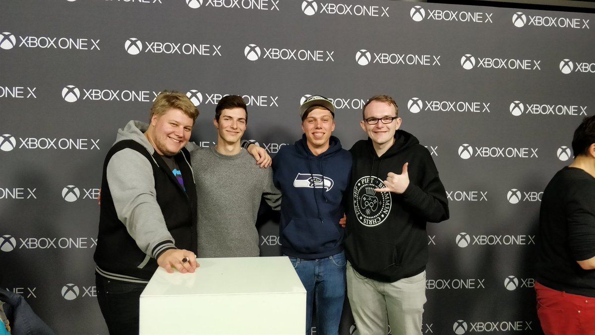 highlight210's tweet photo. Da hat der @PietSmiet  mich einfach nach über zwei Jahren noch wiedererkannt 😍
#jaderpeddahatsgemacht 
#XboxOneX #X1XBerlin #pietsmiet https://t.co/SxUPFQlr2l