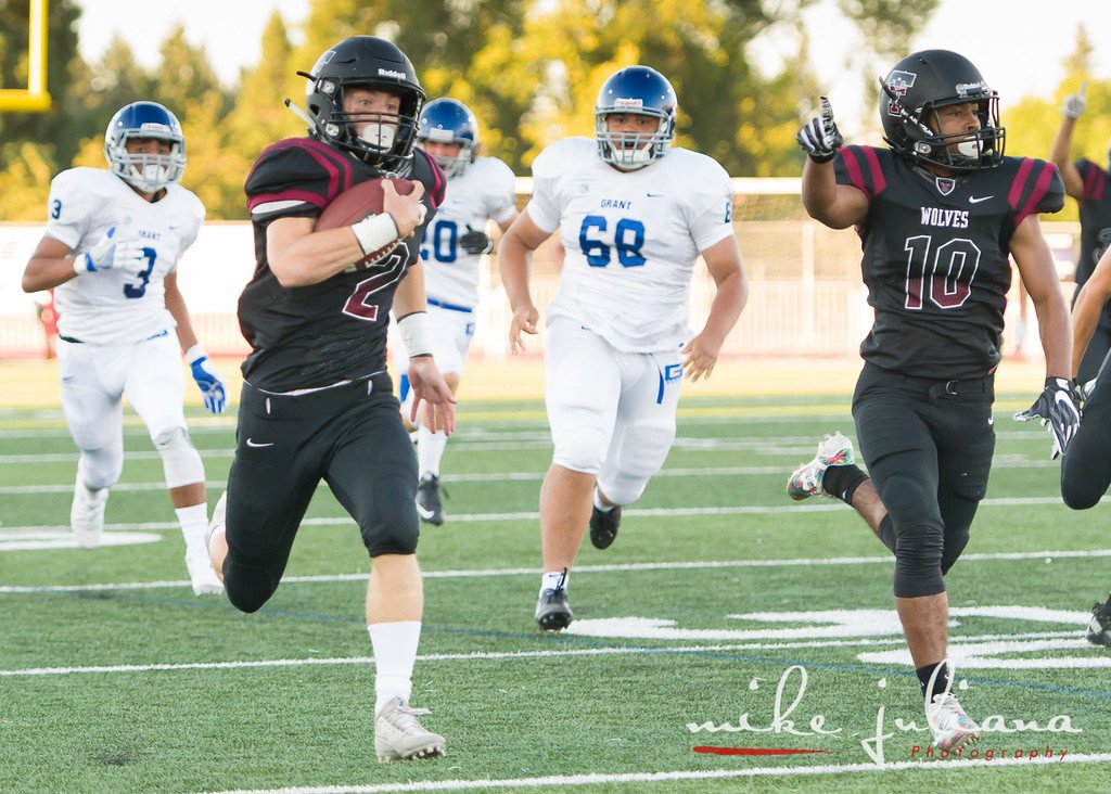 TualatinHSFB's tweet photo. #2 Jake Anderson (Junior)
  
2nd Team Kick Returner
Honorable Mention Cornerback https://t.co/En8Bi7BDCR