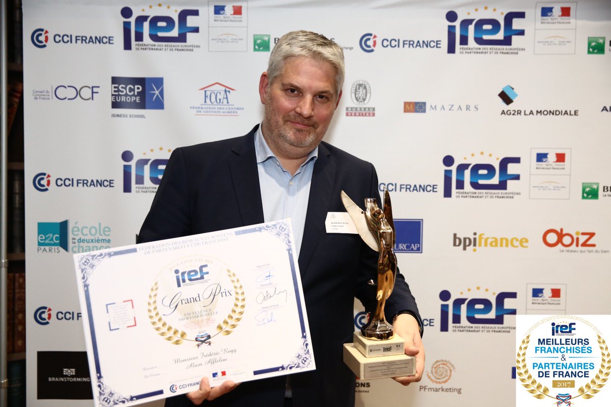 Afflelou's tweet photo. Fiers de voir notre #franchisé, Frédéric ROGY, récompensé du #TropheesIREF2017 par @federationIREF - meilleur franchisé 2017 ! #Entreprendre https://t.co/S4gOnn9yQ6