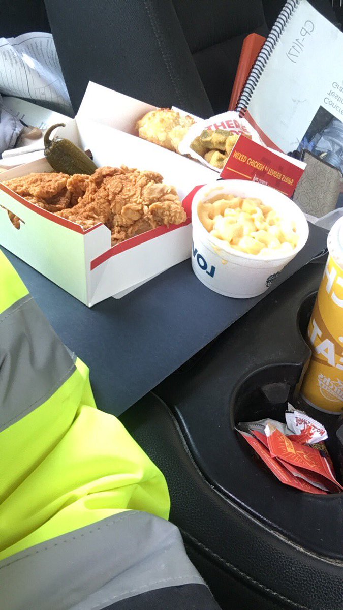 LostinDoss's tweet photo. @ChurchsChicken #BirdsForDays https://t.co/Lv7Z34Y7Cn