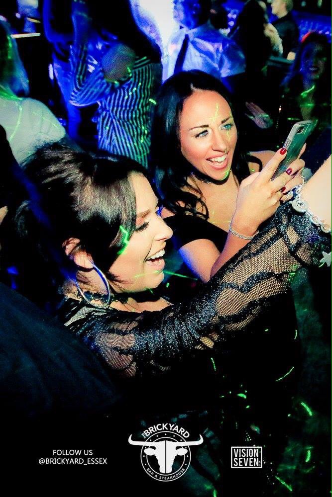 MaximSinclair's tweet image. BOXING DAY 

PROMO TEAM 
@MaximSinclair 
@DJWoody01 

MASSIVE LINE UP 🔊🔊
REVEALED VERY SOON 

@Brickyard_Essex 

#DifferentLevels 🍸