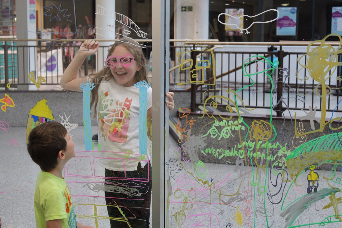 Turf_Projects's tweet photo. We had a great time at the #PeaksnTroughs #Family Fun Day! Huge thanks to @uniball_uk for the amazing chalk markers and to #MagicPlastic! https://t.co/qq72fZNR0A