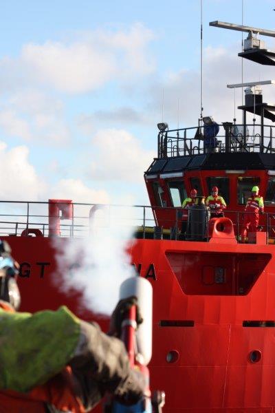 kystvakten's tweet photo. KV Bergen gjennomfører slepeøvelse med beredskapsfartøyet «Esvagt Corona» ved Ymefeltet i Nordsjøen. https://t.co/z2tWZGgDfD