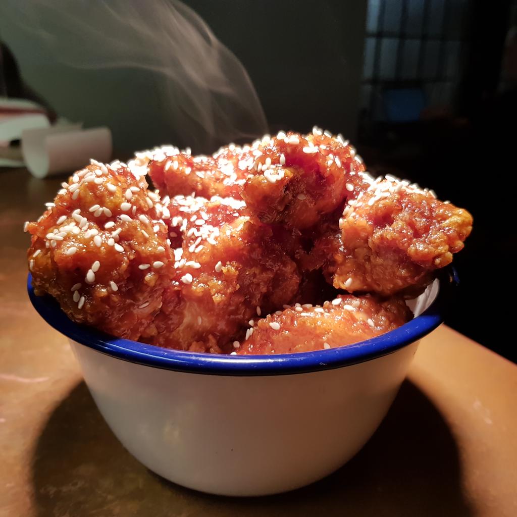 Quiz night <a href="/TheKingandCo/">The King & Co</a>! Sambal honey wings anyone? #clapham