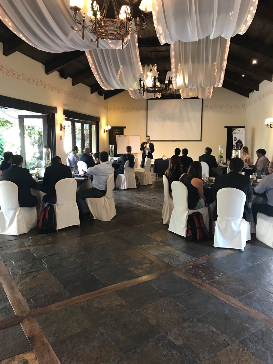 Tecnosoft_corp's tweet photo. Emprendedores presentando en el Venture Day como parte del programa de #AgTech #PomonaImpact 💪😎 #SolarMo https://t.co/0QDZFVy14M