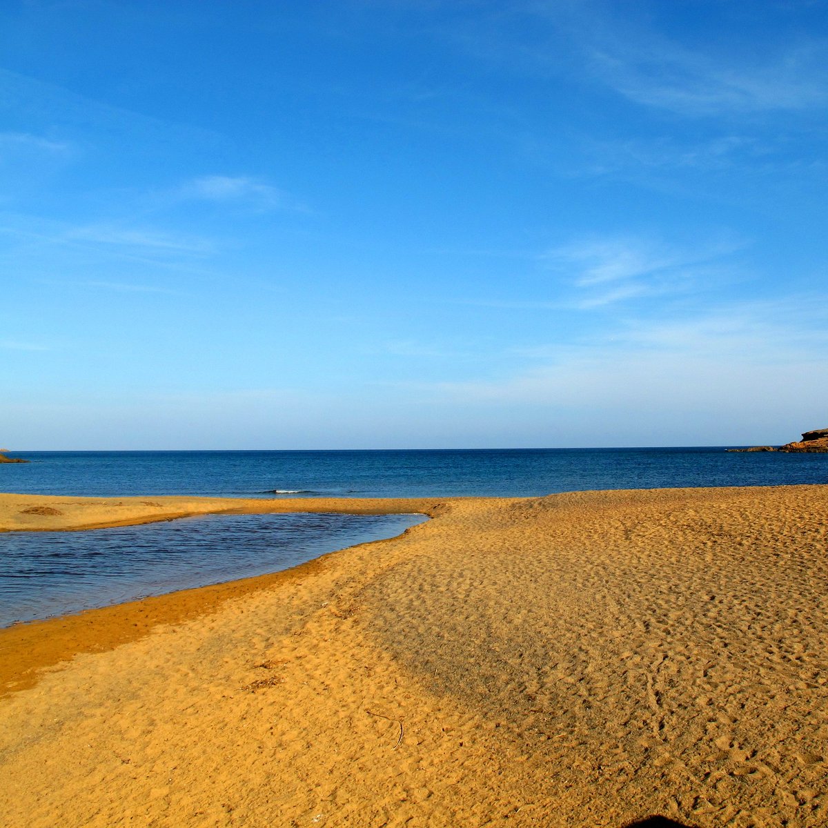 Blau de cel, blau de mar, blau de riu.

#Menorca #art #joieriadautor #joieriaartistica #anima #poesiavisual #natura #sentir #MenorcaALaPell