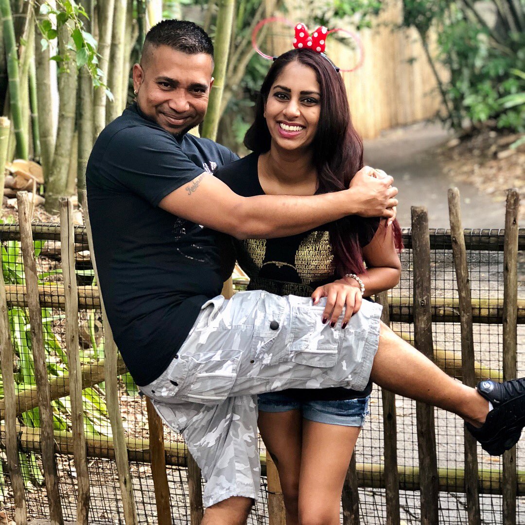 Taash_O's tweet photo. #AnimalKingdom #Orlando #BdayGetaway #MickeyMinnie #KevoandTasho ♥️✨ https://t.co/vZ0Zo4doRI