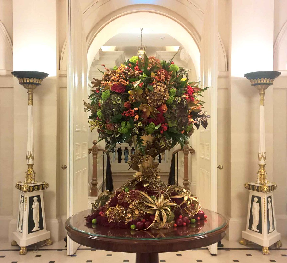 HotelFlorist's tweet image. The festivities are being planned with every detail taken care of!  Christmas is going to be glorious at the beautiful @TheLanesborough