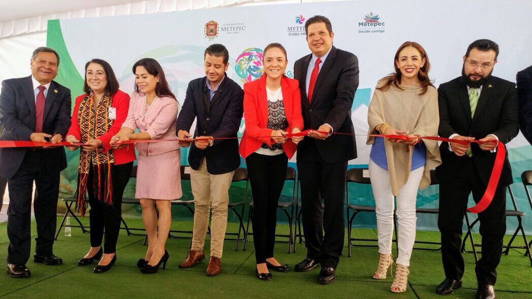 GabsBringas's tweet photo. Para @DavidLopezDLC los emprendedores son motores permanentes para el crecimiento económico. Visiten la Expo “Metepec Contigo Emprende”. https://t.co/bezBU0iEjS
