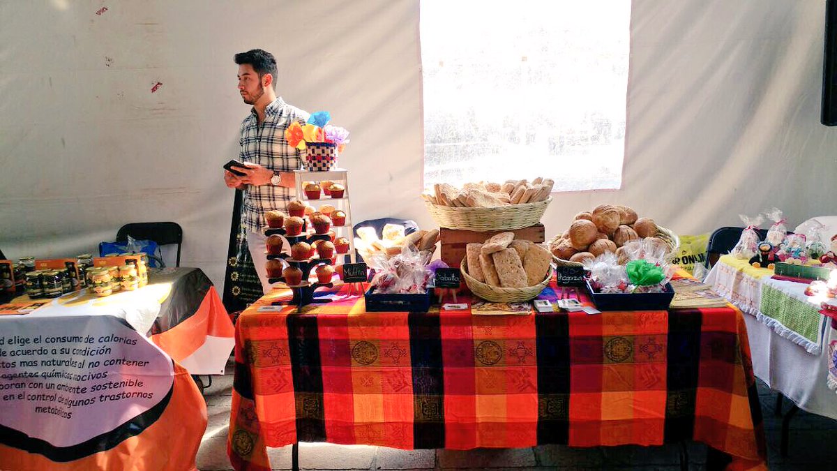GabsBringas's tweet photo. Para @DavidLopezDLC los emprendedores son motores permanentes para el crecimiento económico. Visiten la Expo “Metepec Contigo Emprende”. https://t.co/bezBU0iEjS