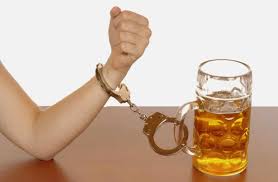 CalderonF_1008's tweet photo. #ProtéjaseDeLasAdicciones el alcoholismo es una de las adicciones más comunes😶😶 https://t.co/gkIVICujuZ