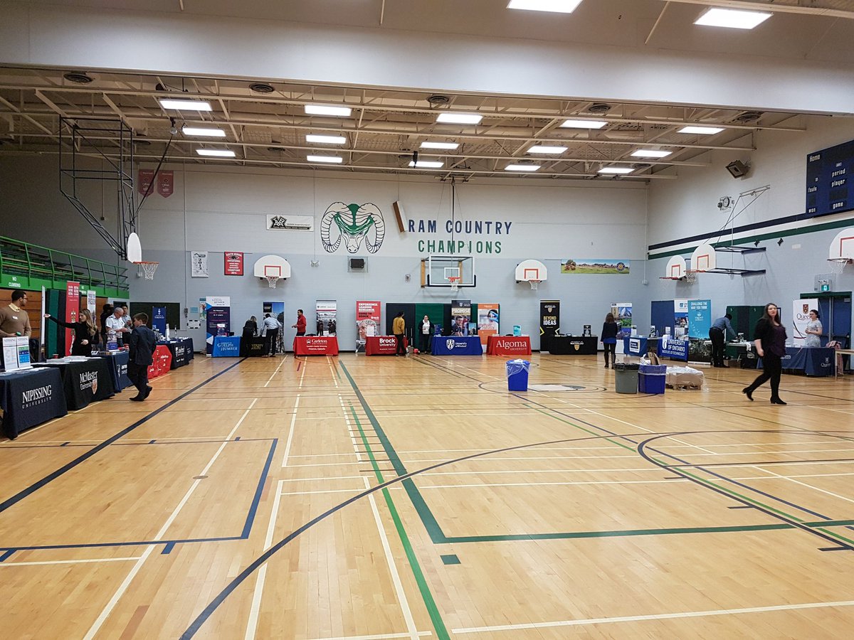 SouthWestUIP's tweet photo. First stop of the day! Sir Wilfred Laurier Secondary School

@LaurierSS 
@TVDSB
@OntarioUniFair https://t.co/Ok053JoXsX