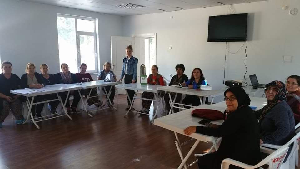 antalyailtarim's tweet photo. Bitki hastalık ve zararlıları ile mücadele konulu kursumuz Konyaaltı Karatepe mahallesinde başladı.#Egitimli üretici bilinçli üretim https://t.co/df6ghWDMqL