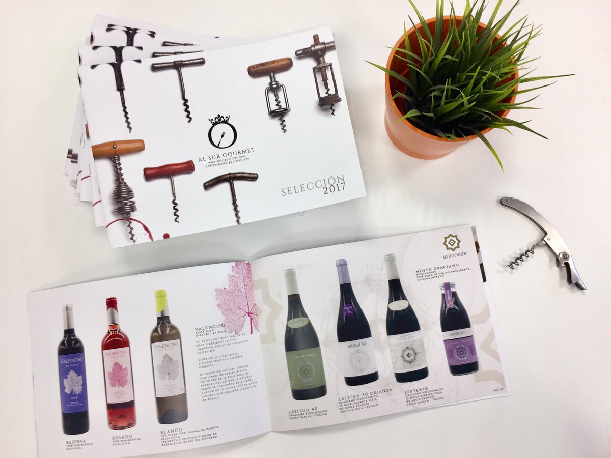 AlSurGourmetSCA's tweet photo. Recién sacados del horno... Ya están aquí los nuevos catálogos de vinos.
#alsurgourmet #wines #preparandoCartas https://t.co/mUgfAMGZZ5