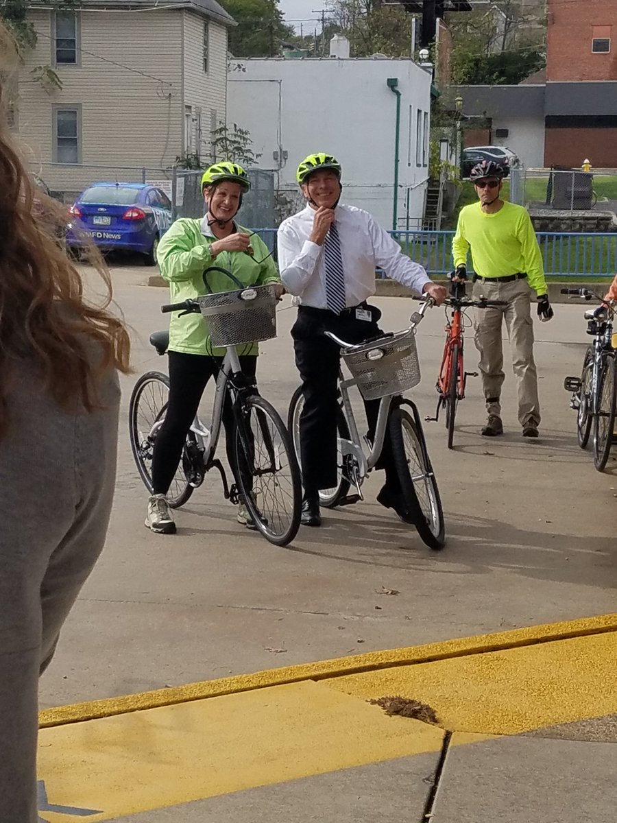 RichlandCRPC's tweet photo. Last week's RCT #ribboncutting! RCT fleet now has bike racks,new bus shelters &amp; ability to purchase of tickets using debit or credit cards! https://t.co/havBoYWVB9