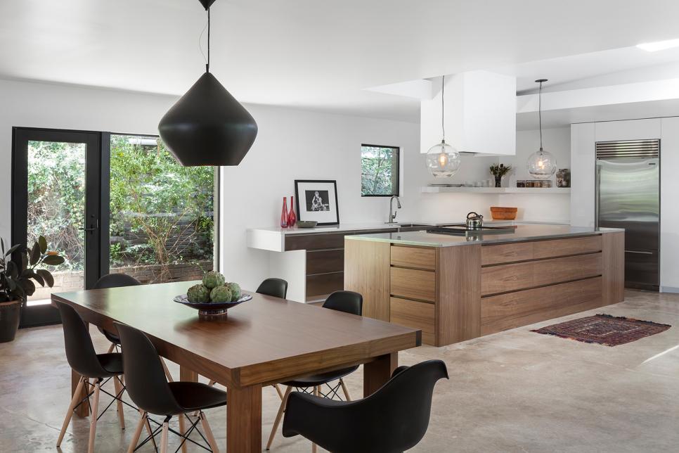 InnovativeKIT's tweet photo. Happy #Monday everyone!
A #minamilistic open kitchen with a hefty wooden island breaks through this all white kitchen https://t.co/4rQkwA9PyJ