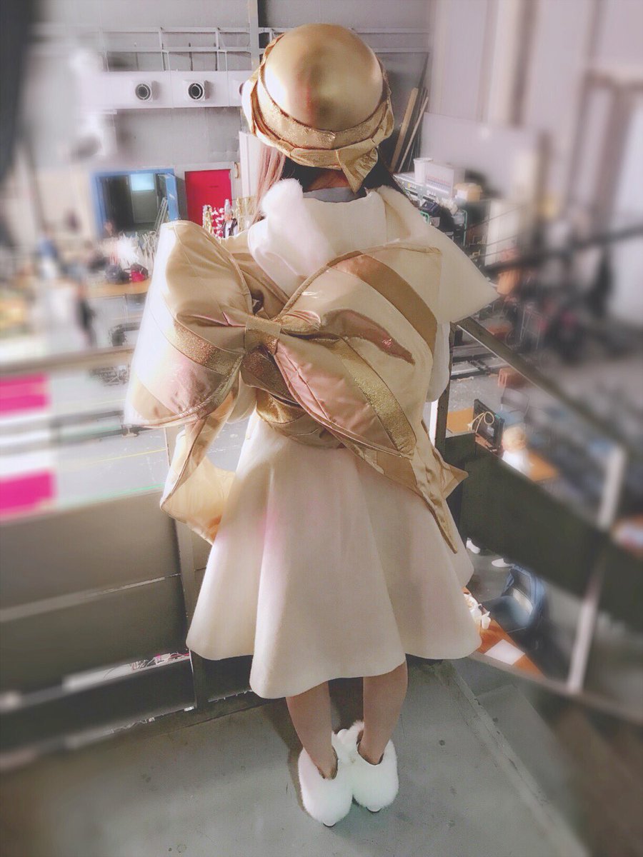 2ndシングルも可愛い衣装を 作っていただきました😢💓 これはMV撮影の