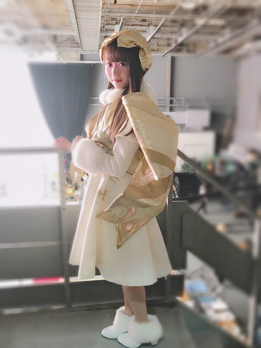 2ndシングルも可愛い衣装を 作っていただきました😢💓 これはMV撮影の