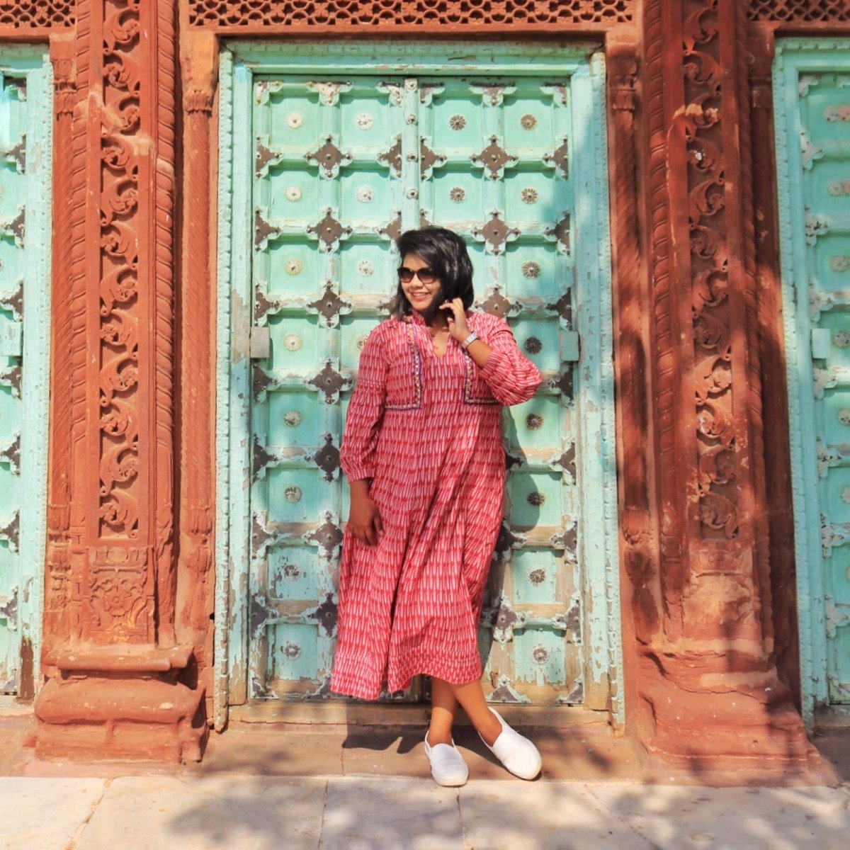 parnashree19's tweet photo. When it's all about colors in #Rajasthan, I chose to wear one classy yet elegant outfit from @VajorHK to blend well #Fashion #Travel #vajor https://t.co/Cqq945k5Z0