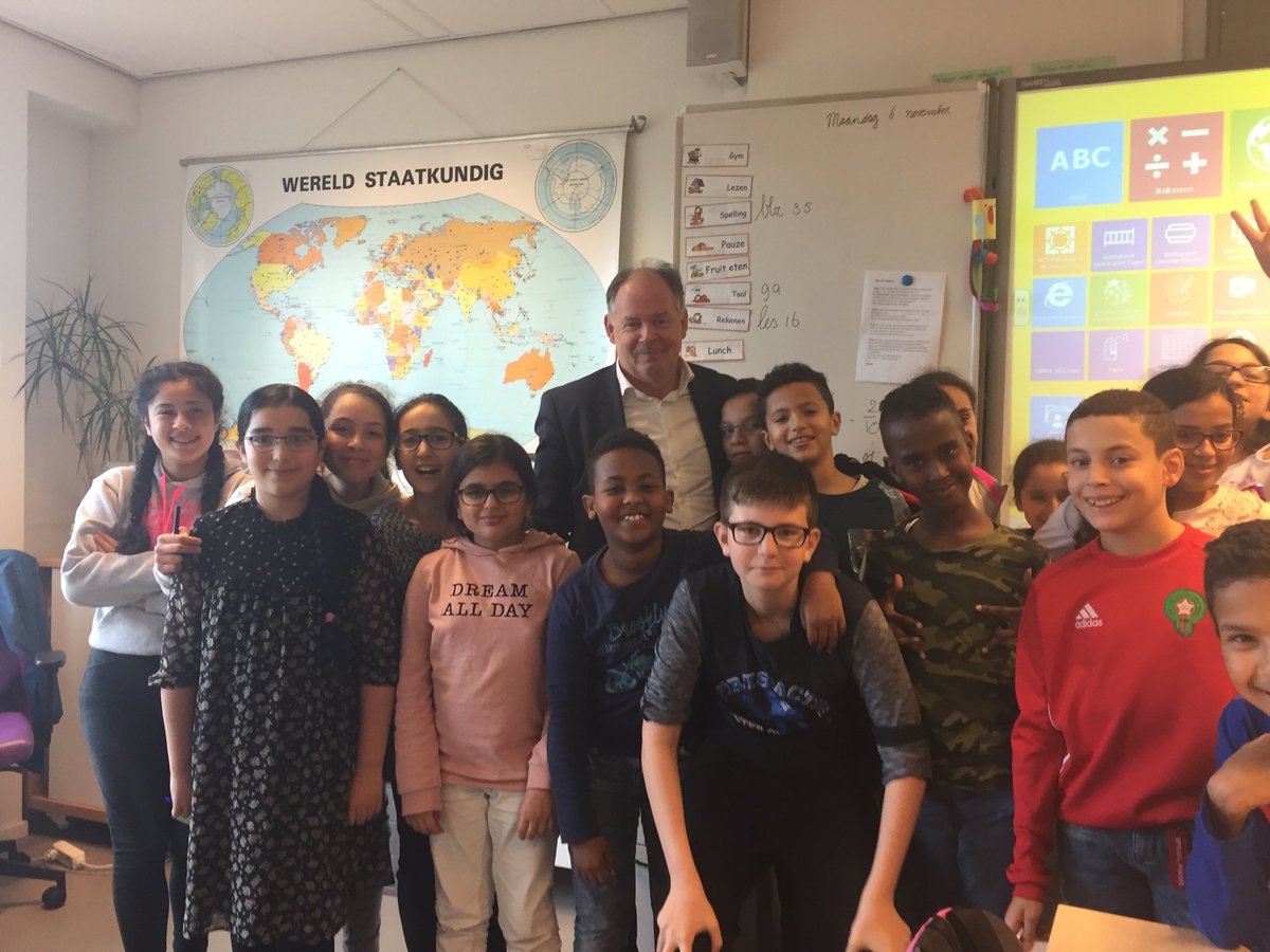 Paul_van_Meenen's tweet photo. Mocht lesgeven over #respect aan deze heerlijke groep 8 van #basisschool #deViersprong in #Leiden #Weekvanrespect https://t.co/zf4I8Yhbys