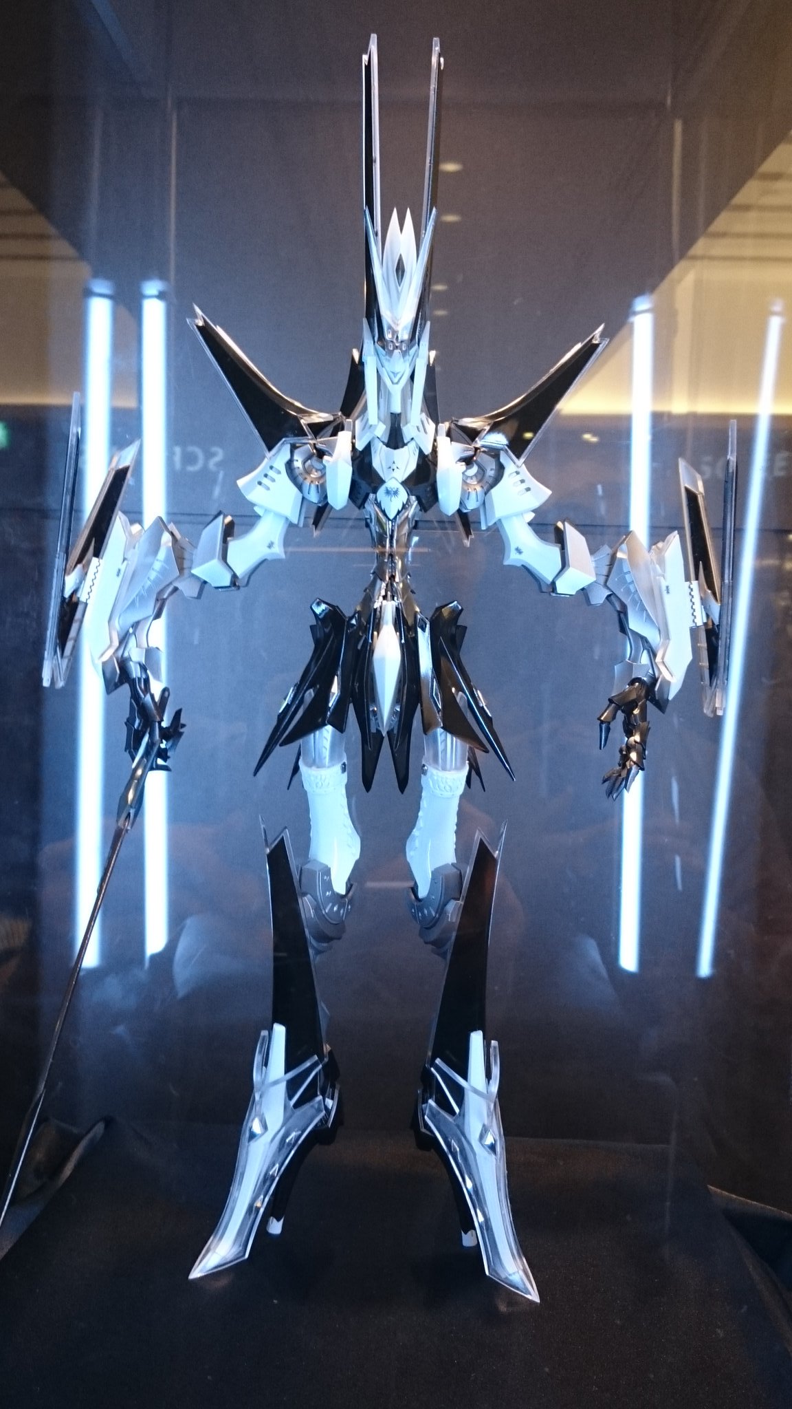 新盤 単行本発売中 そう言えば昨日のゴティックメード楽しかったです 何回見ても起動音がかっこいいですよね W カイゼリンかっこいいんですけど お高いんでしょうね W T Co L5iixdaldj Twitter