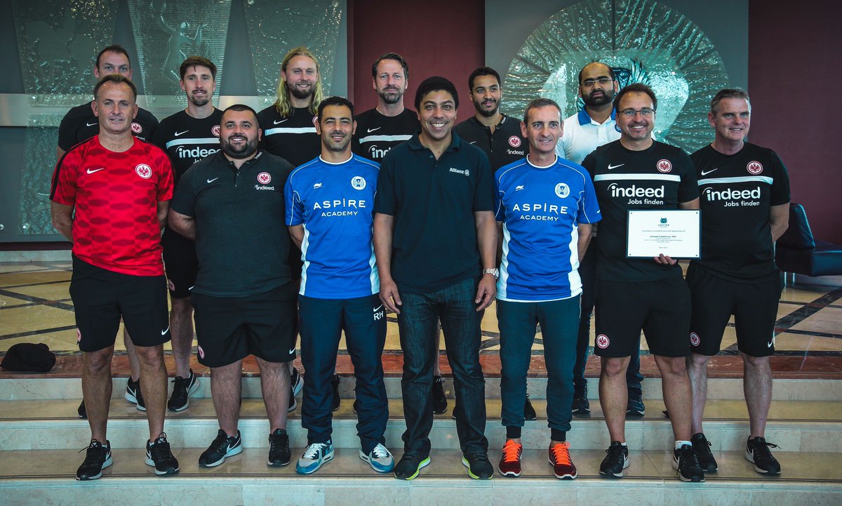 Aspire_Academy's tweet photo. .@FCBayern legend @gioelber9 🇧🇷 visits #AspireAcademy &amp; meets this week's #AspireTriSeries teams @eintracht_lz 🇩🇪 &amp; @CachorrosCultu 🇪🇸 staff https://t.co/5hZ2YW68jV